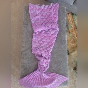 Adult sized knitted mermaid tail/blanket